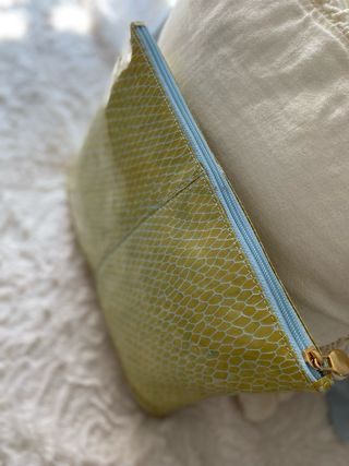 Cartera de piel efecto piel de serpiente