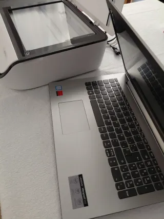 Ordenador portátil Lenovo e Impresora