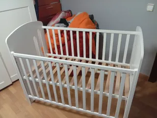 Cuna de bebé blanca varias alturas