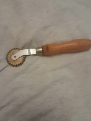 Rotella tagliapasta vintage legno metallo