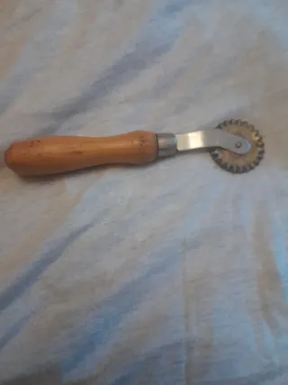 Rotella tagliapasta vintage legno metallo