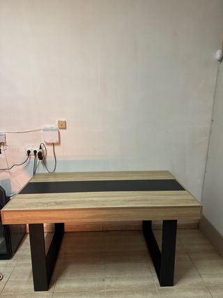 Mesa de comedor moderna nueva