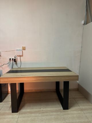 Mesa de comedor moderna nueva