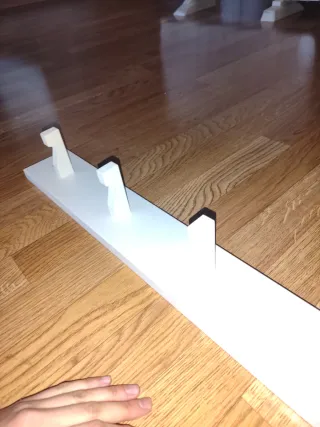 Colgador blanco 105 cm