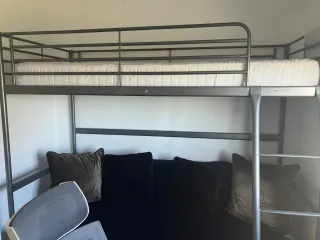 Cama Alta Metálica IKEA SVÄRTA con colchón MATRAND