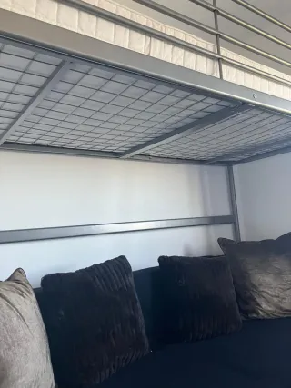 Cama Alta Metálica IKEA SVÄRTA con colchón MATRAND