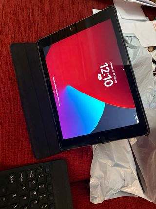 iPad 2018 con funda y teclado