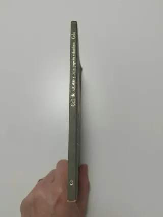 Café de artistas y otros papeles volanderos