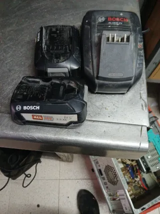 Cargador Bosch AL 1830 CV y Batería