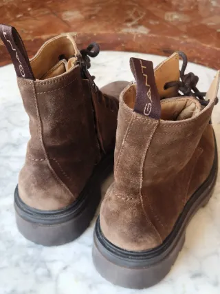 Botines marrones con cordones