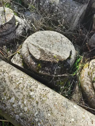 2 Columnas de piedra 2,50m aprox