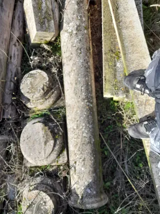 2 Columnas de piedra 2,50m aprox