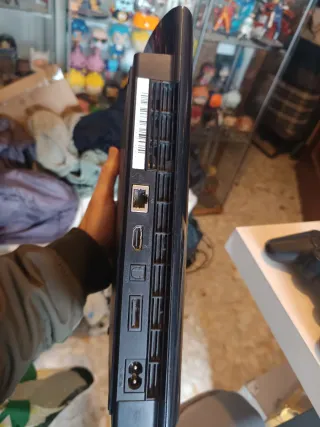 Consola PS3 Super Slim Negra + 3 Mandos