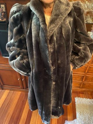 Abrigo largo gris de piel