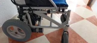 Silla de ruedas eléctrica plegable