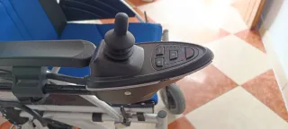 Silla de ruedas eléctrica plegable