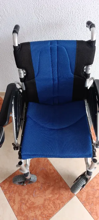 Silla de ruedas eléctrica plegable