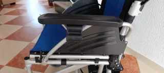 Silla de ruedas eléctrica plegable