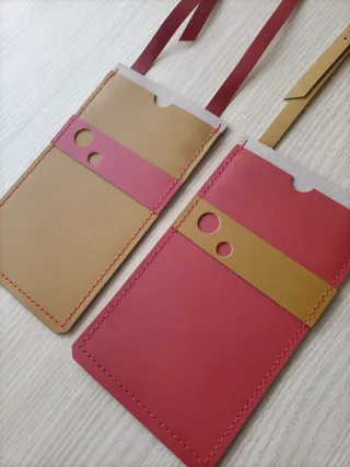 Fondine artigianali per cellulare con cinghia