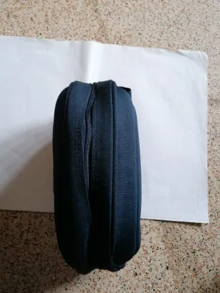 Pochette Roberta di Camerino nera e oro