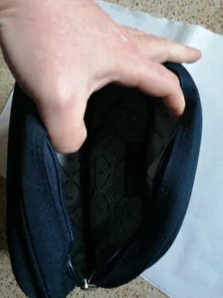 Pochette Roberta di Camerino nera e oro