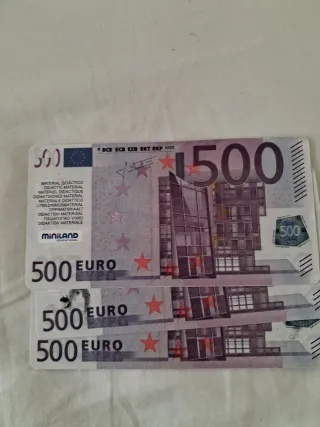 Billetes y monedas de juguete