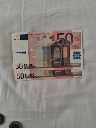 Billetes y monedas de juguete