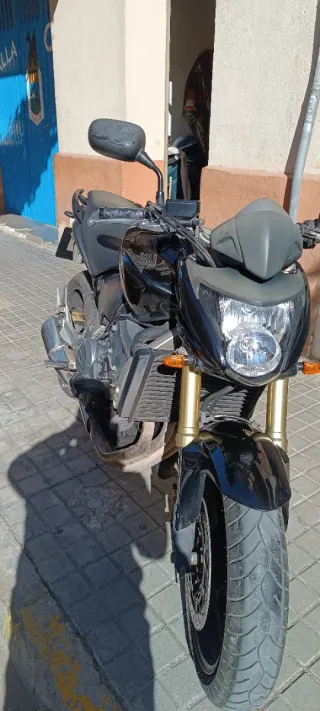 Honda CBF 600 Naked Negra.