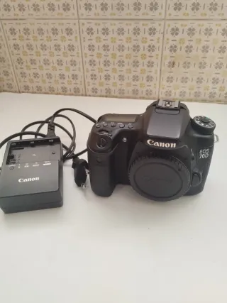 Cámara Canon EOS 70D + Cargador