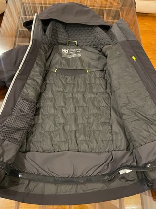 Chaqueta a estrenar Helly Hansen Alphelia lifaloft