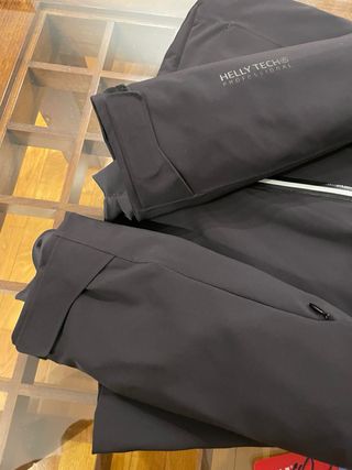 Chaqueta a estrenar Helly Hansen Alphelia lifaloft