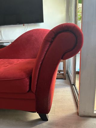 Diván de terciopelo rojo