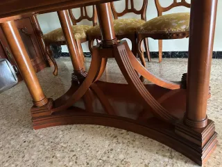 Mesa comedor madera y 6 sillas clásicas