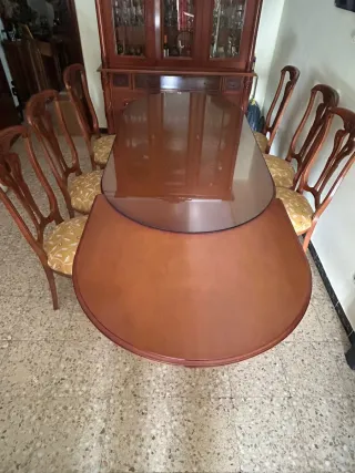 Mesa comedor madera y 6 sillas clásicas