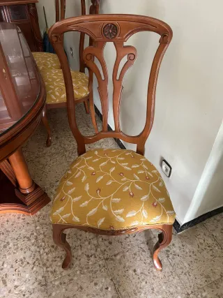 Mesa comedor madera y 6 sillas clásicas