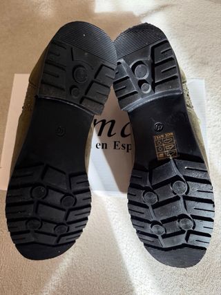 Zapatos planos verdes con pedrería