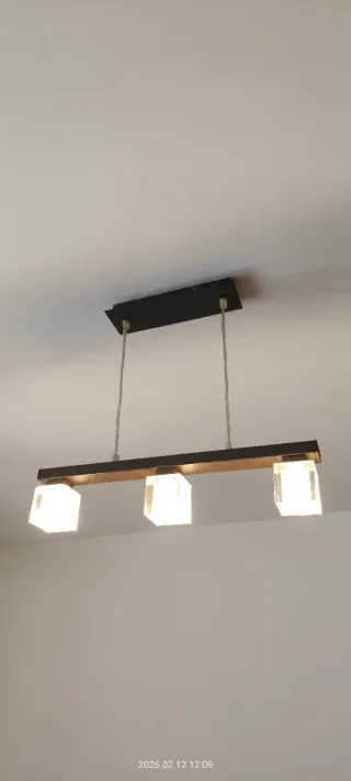 Lámpara de techo moderna cristal y madera