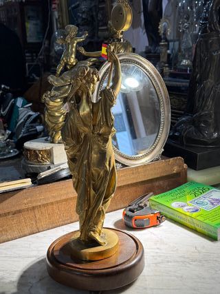 ¡Ocasión! Escultura bronce bañada oro fino firmada