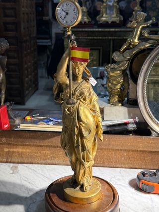 ¡Ocasión! Escultura bronce bañada oro fino firmada