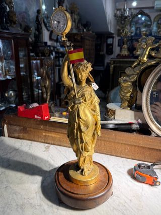 ¡Ocasión! Escultura bronce bañada oro fino firmada