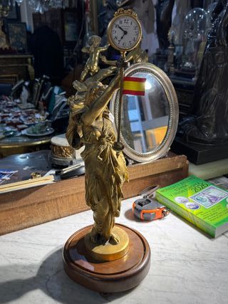 ¡Ocasión! Escultura bronce bañada oro fino firmada
