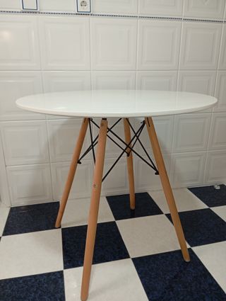Mesa redonda blanca patas madera