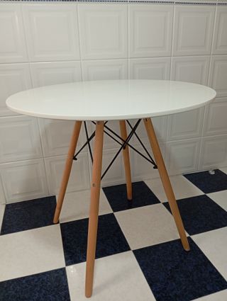 Mesa redonda blanca patas madera