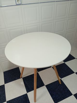 Mesa redonda blanca patas madera