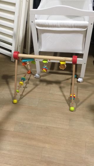 Arco de actividades de madera para bebés