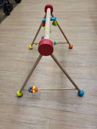 Arco de actividades de madera para bebés