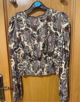Blusa satinada Stradivarius estampado paisley S