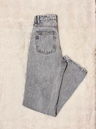 Pantalón vaqueros Bershka gris