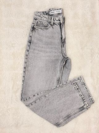 Pantalón vaqueros Bershka gris