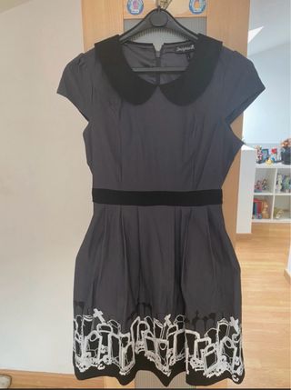 Vestido Sourpuss gris con estampado cementerios.